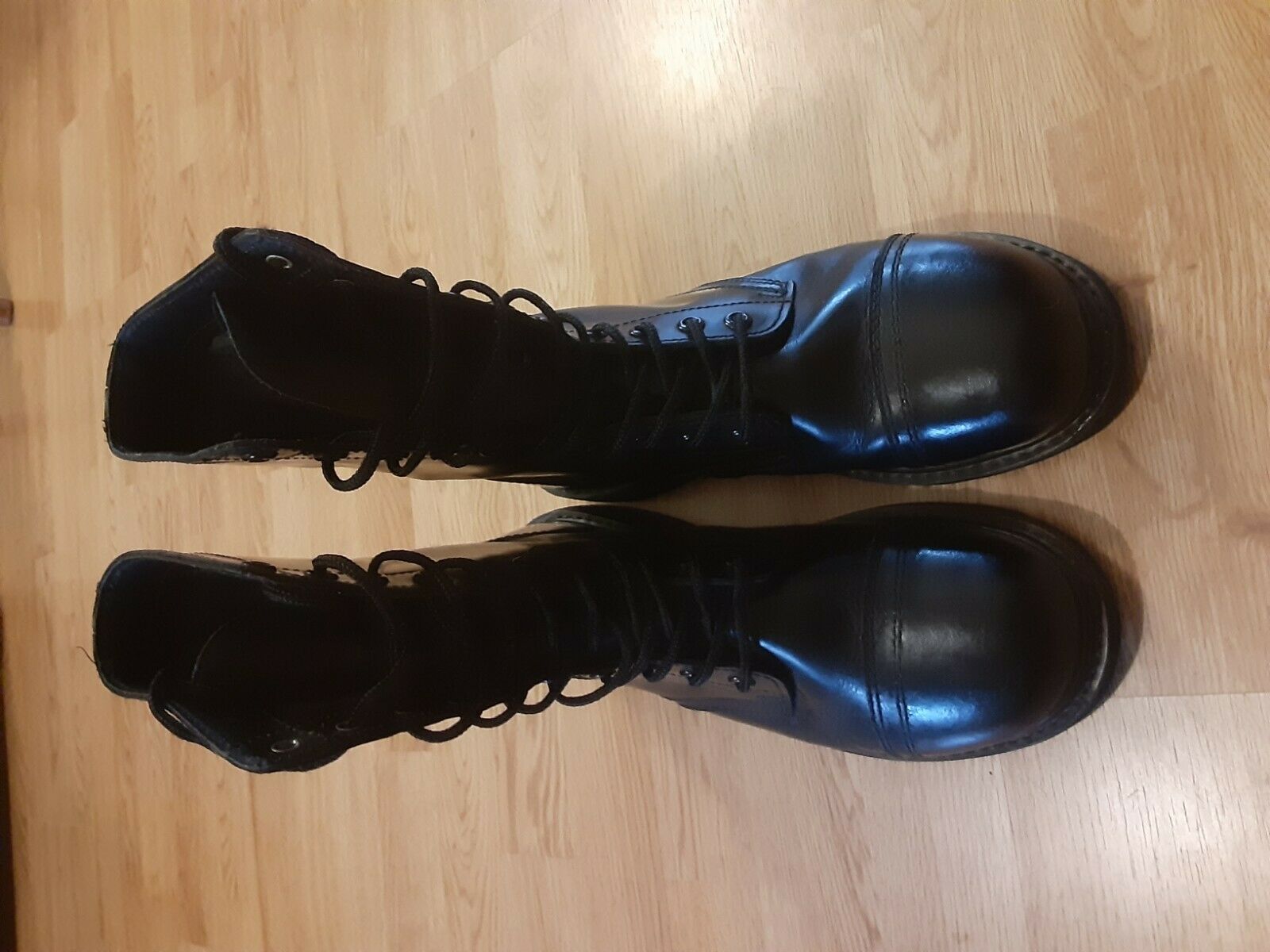11 Men's Army issue black high gloss dress boots & cleaner