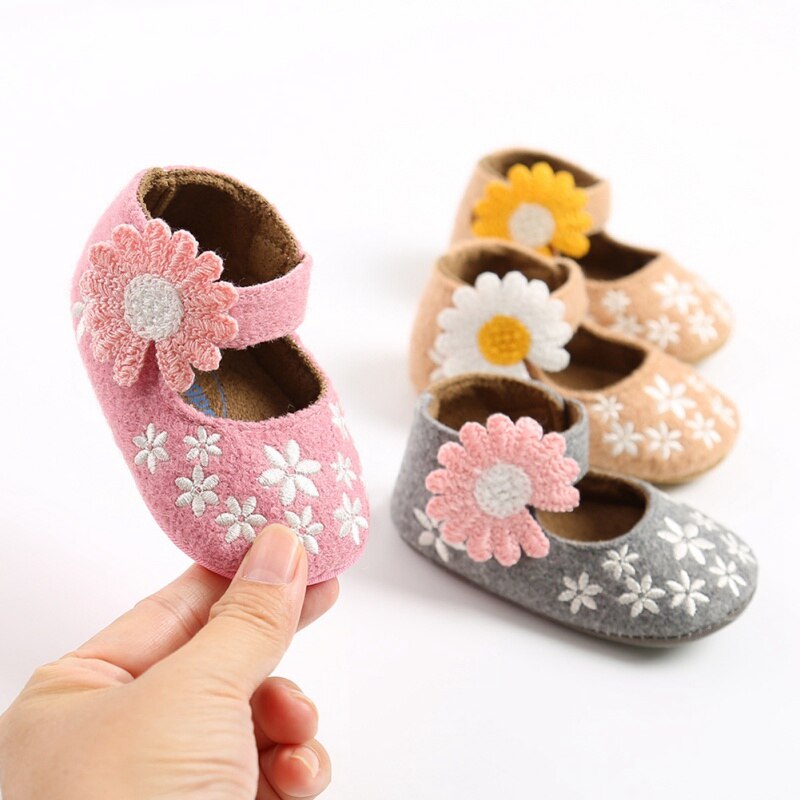 2020 Newst Newborn Girls Moccasins Fashion Sweet Little Flower Baby Girl Casual Soft Soled Toddler First Walking Princess Shoes