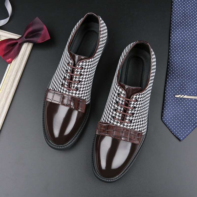 2021 New Men Fashion Casual Business Personality Wedding Dress Shoes Handmade Black and White Plaid Lace-up Oxford Shoes 3KC708