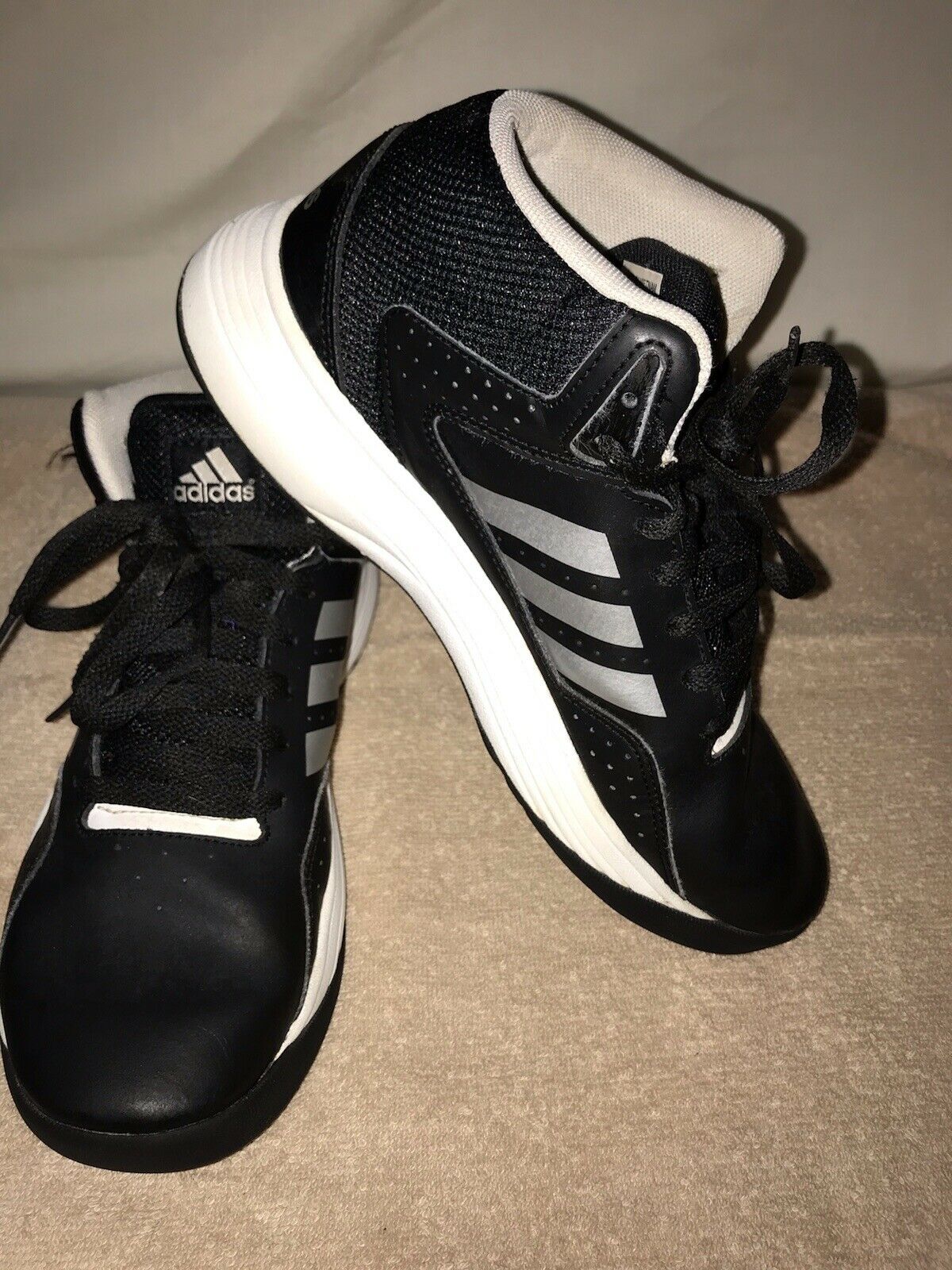adidas cloudfoam athletic shoes Y size 6 pre-owned