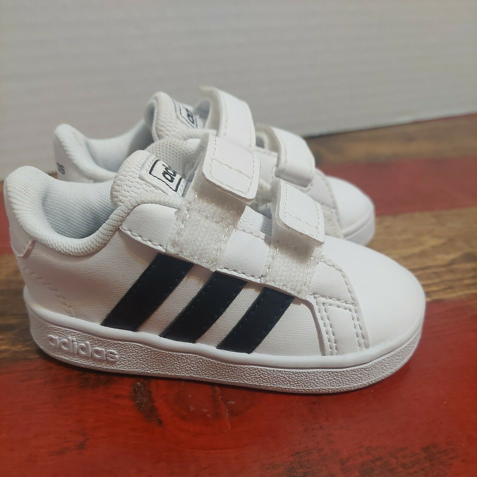 ADIDAS GRAND COURT 2 SNEAKER - TODDLER BABY SHOE WHITE and BLACK Size 5k