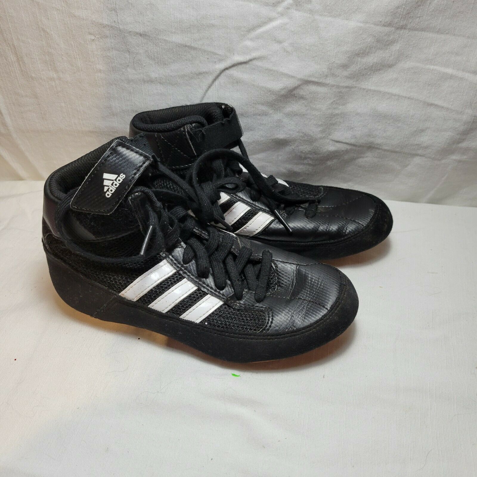 Adidas HVC 2 Boys Black/White Wrestling Shoes Size 1 1/2 AQ3327