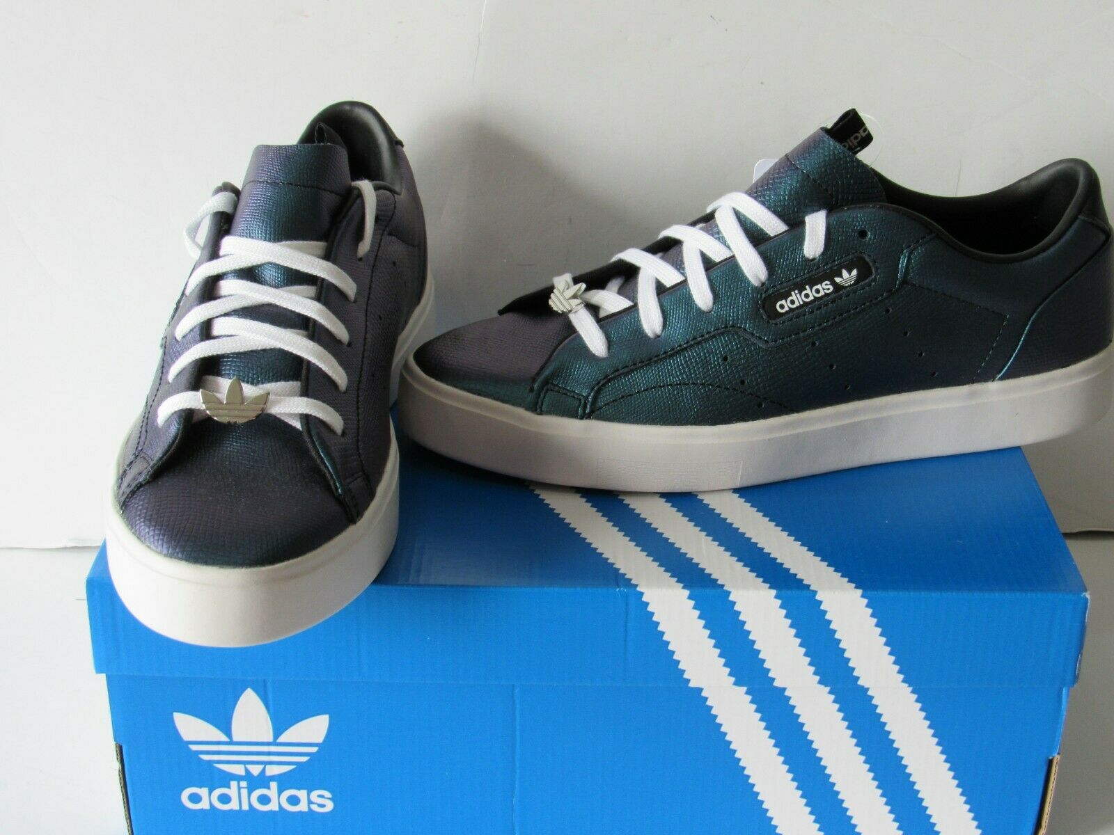 adidas Originals Blue/Green LEATHER Sleek Lace-Up Sneakers Womens size 7.5 NEW