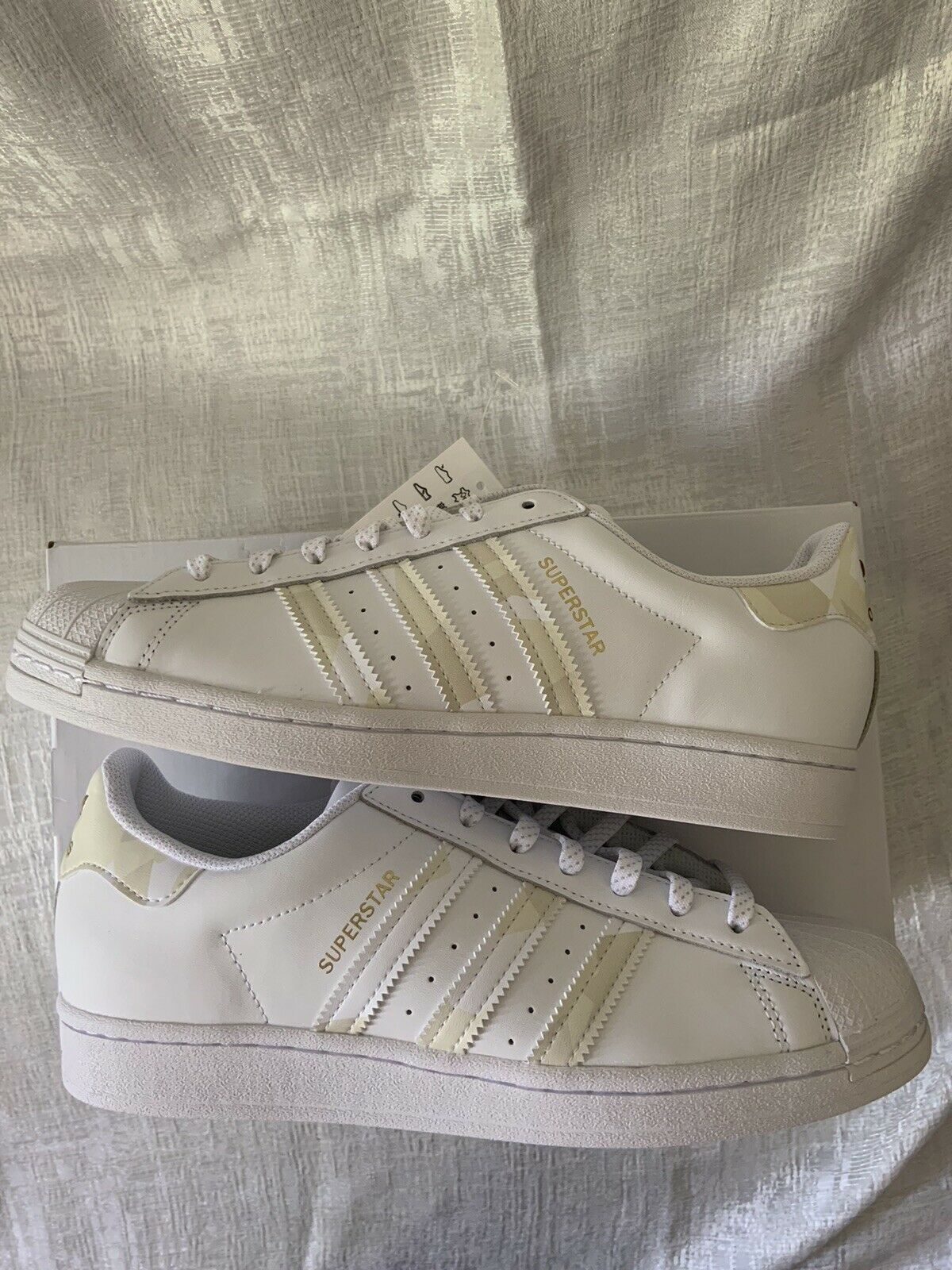 Adidas Originals Mens Superstar Shoes Sneakers White Gold Fashion Size 8.5 NEW