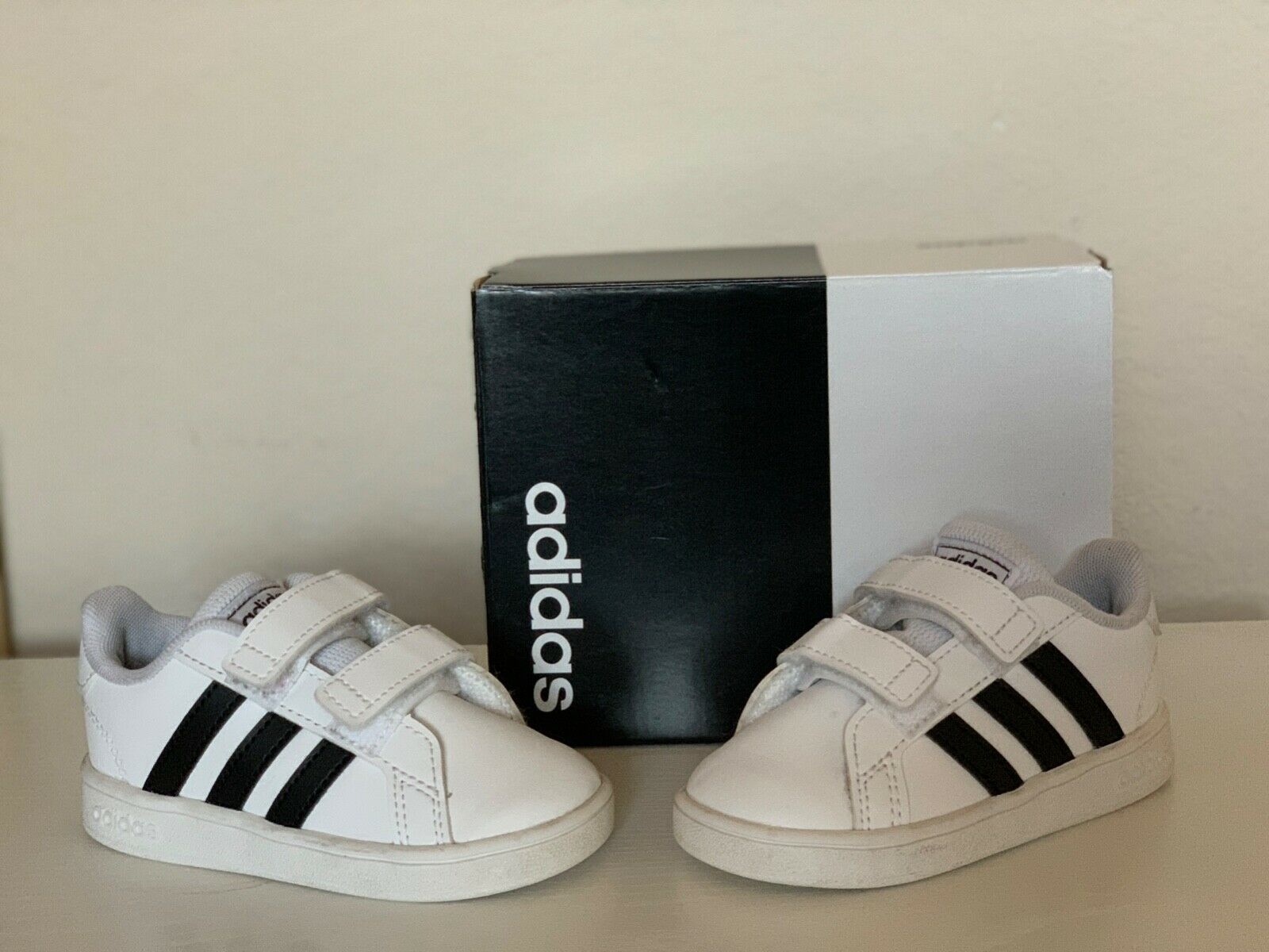 Adidas w/box Original Old School Boy Girl White w/Black stripes Shoes 6K