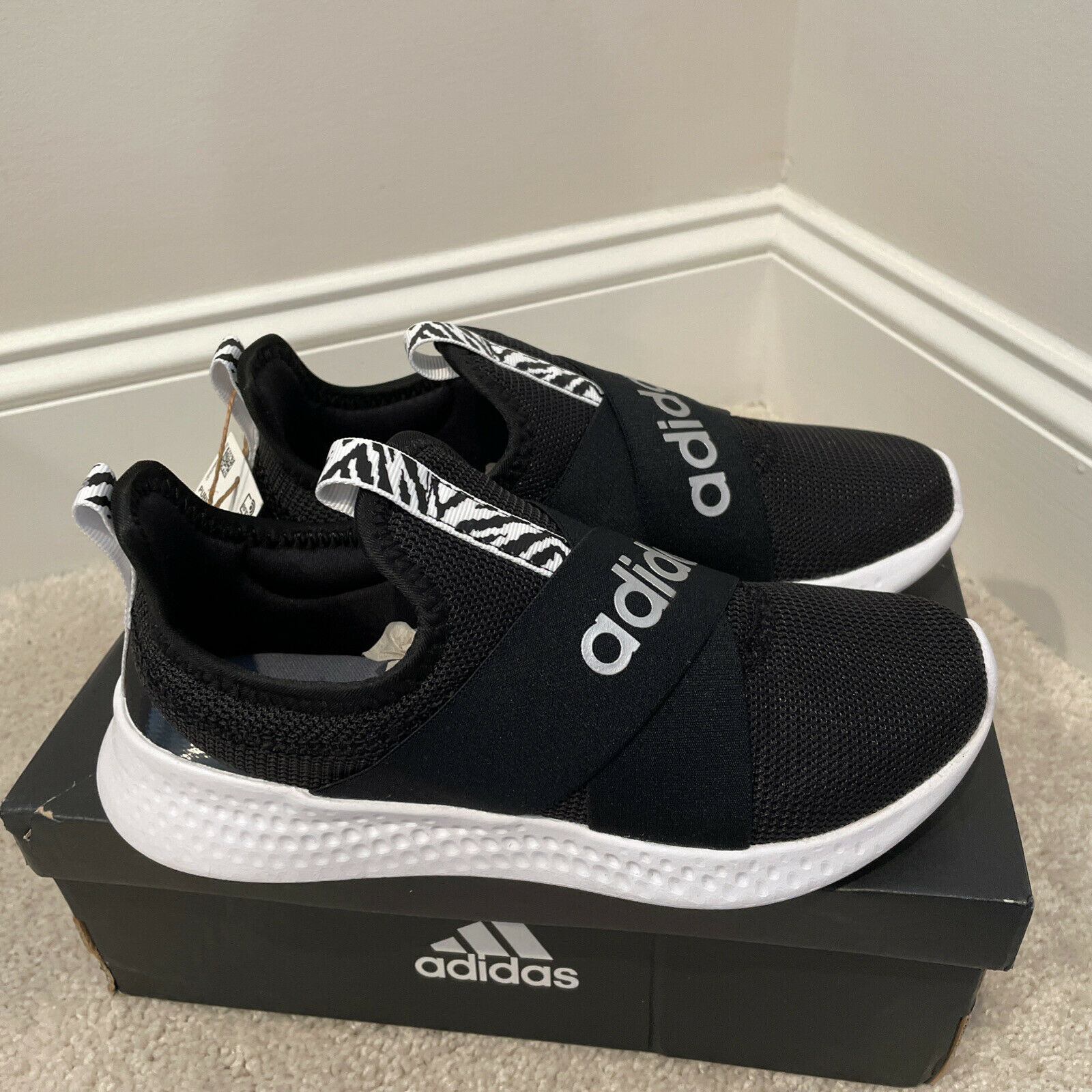 adidas Women's Puremotion Adapt Running Shoe black size 5 zebra slip on