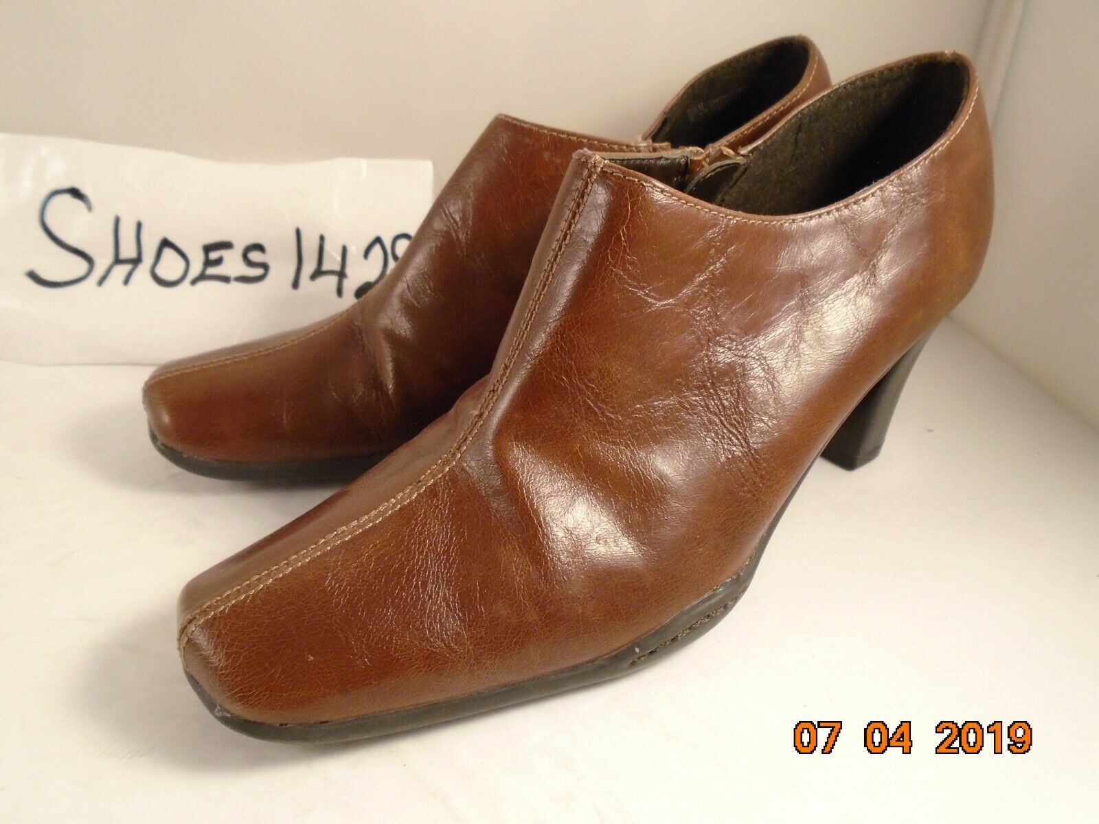Aerosoles Cinchuation Women Brown Zip Up Shoes size 6.5