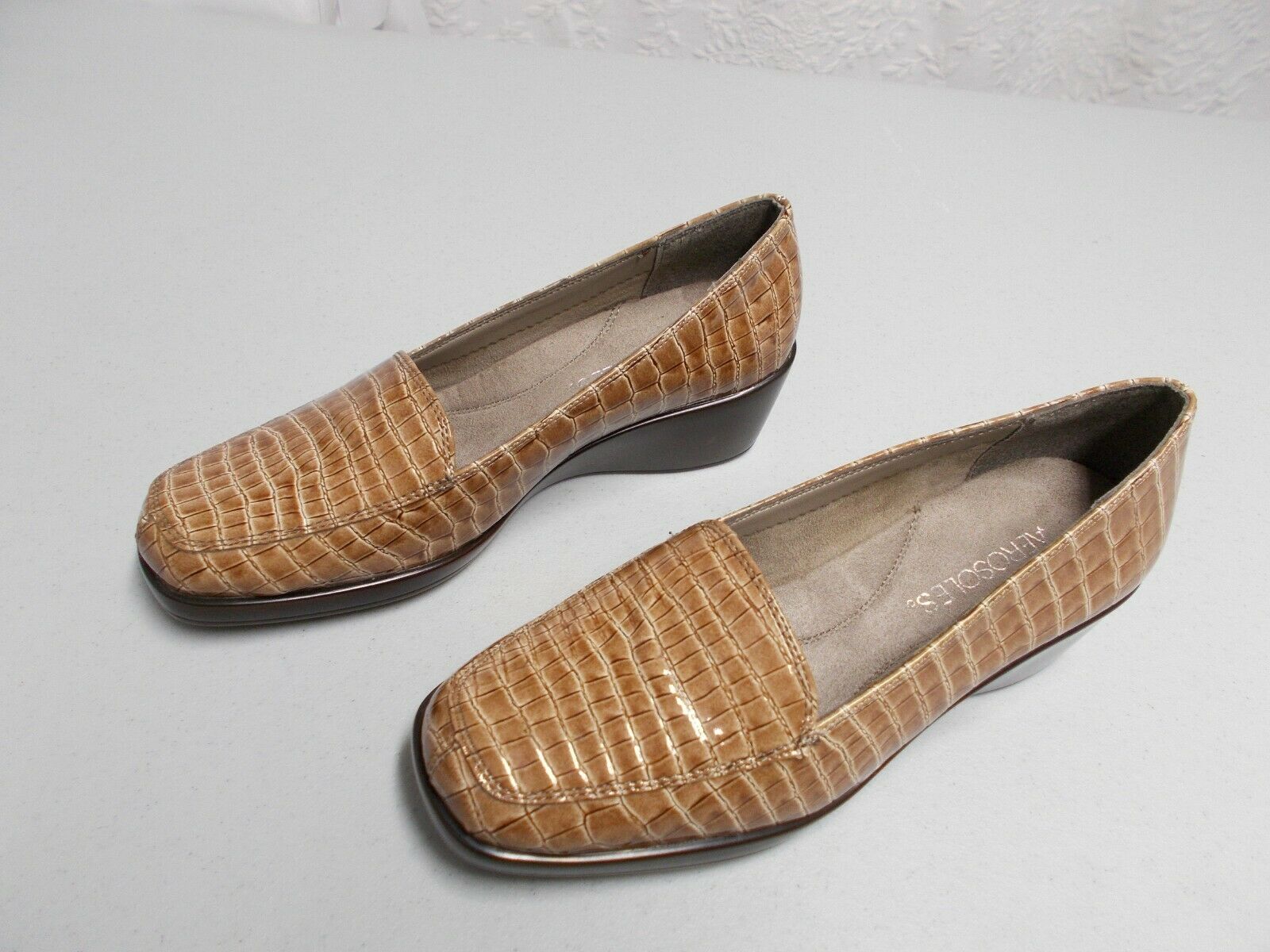 AEROSOLES Final Exam Women's Taupe Croc Print Loafers Wedge Shoes Size 5 M