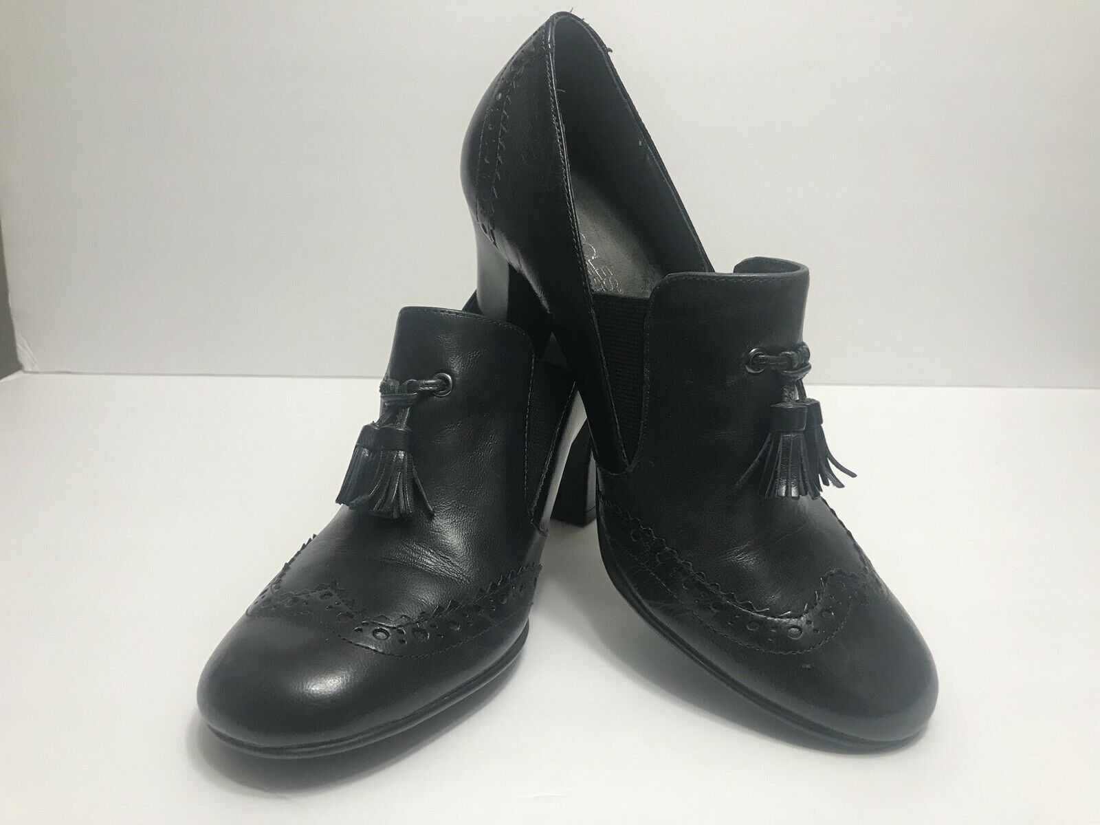 AEROSOLES HEELREST 3” heel shoes, Black and Dark Gray. Size: 8