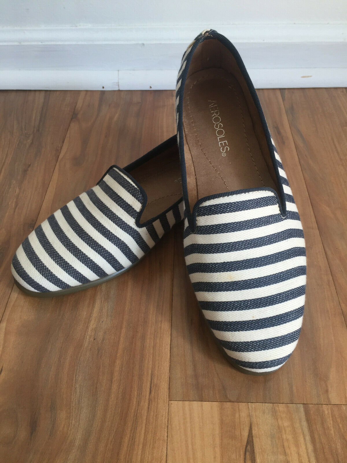 AEROSOLES SZ 7.5 LOAFER FLATS SHOES WOMEN NAVY AND IVORY STRIPE