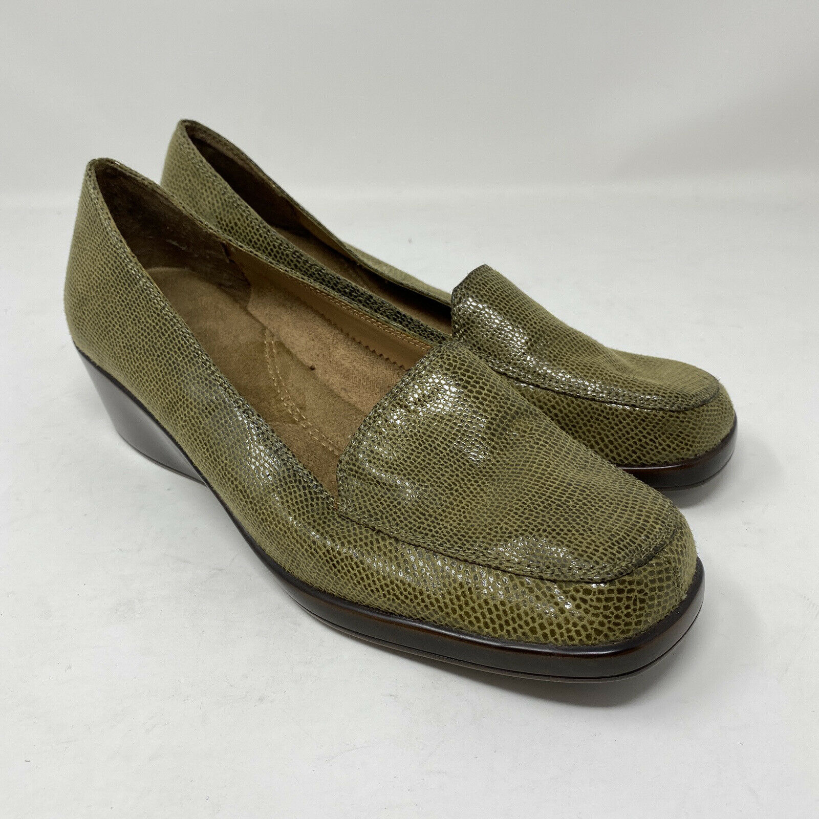 Aerosoles Women’s Loafer Shoes Green Size 7.5 M Final Exam Wedge Slip On Comfort