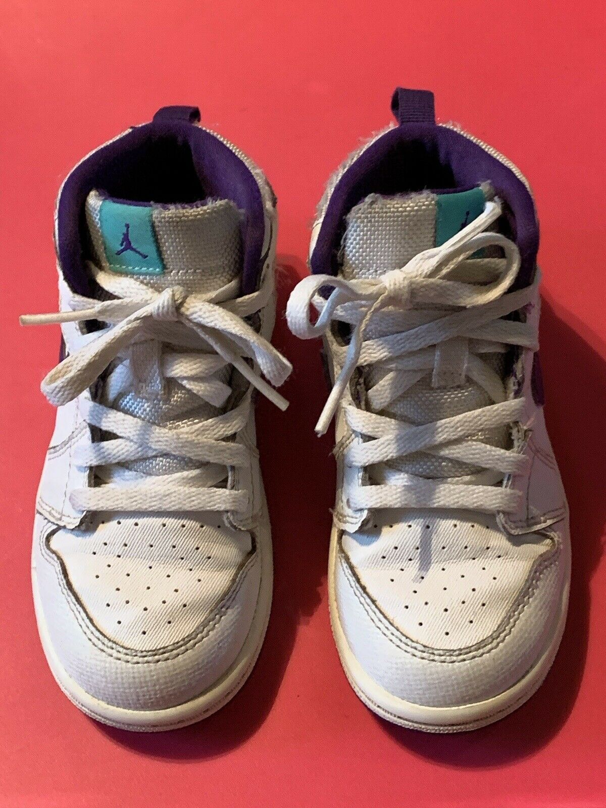 air jordan shoes white with purple nike sign