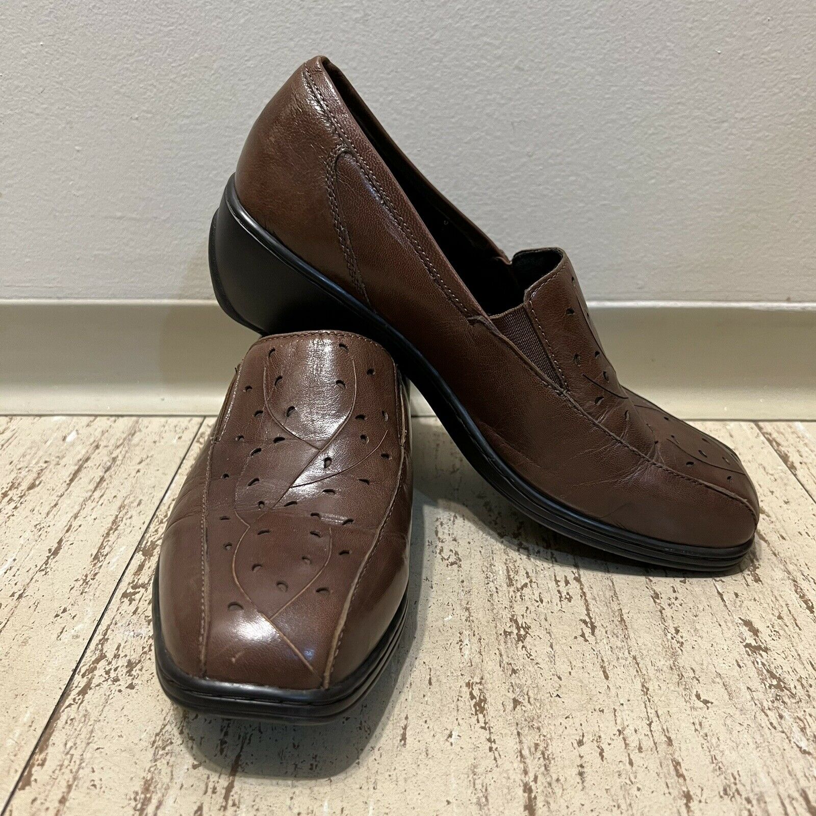 Aravon brown leather womens shoes Size 8D