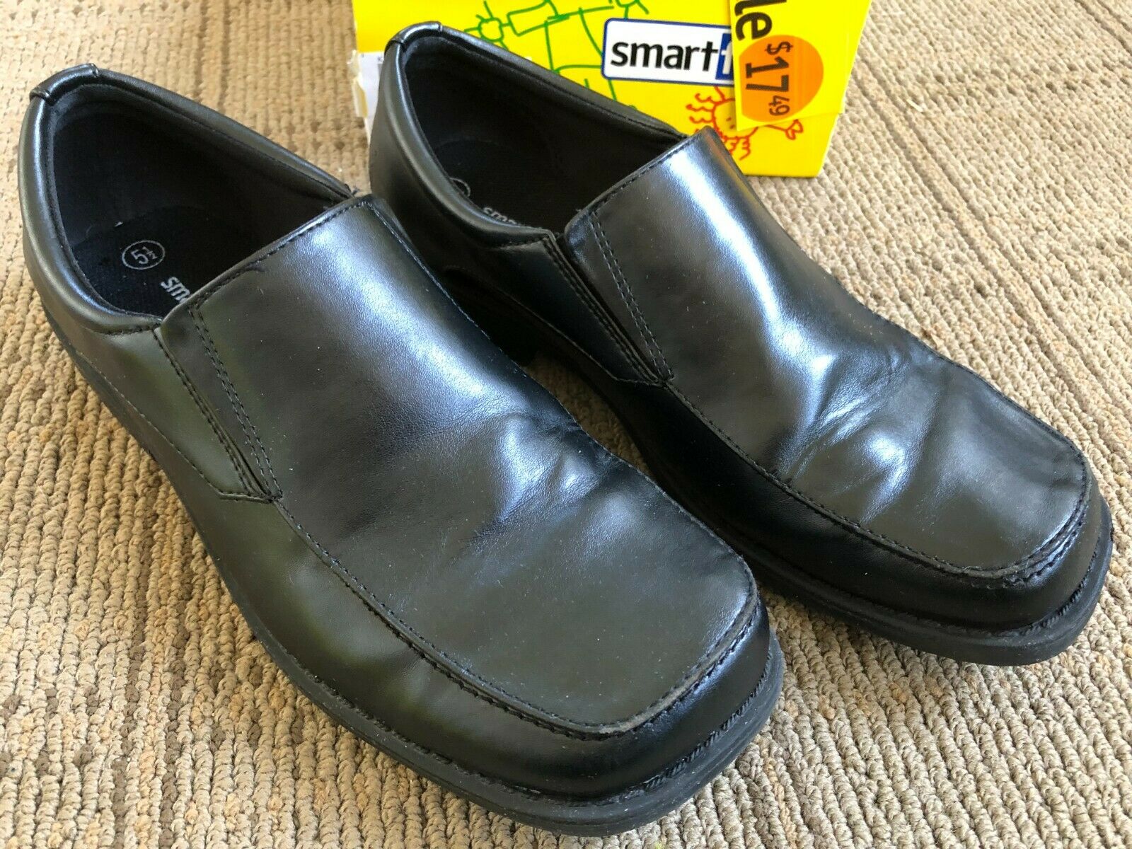 Boys Smart fit Fourreau Black Dress Shoes Size 5 1/2 youth