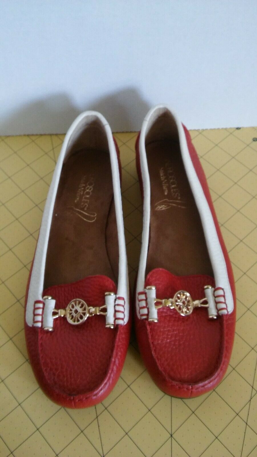 EUC Women's Aerosoles Nuwlywed Leather Loafer Shoes Red & White w Gold Buckle 9M