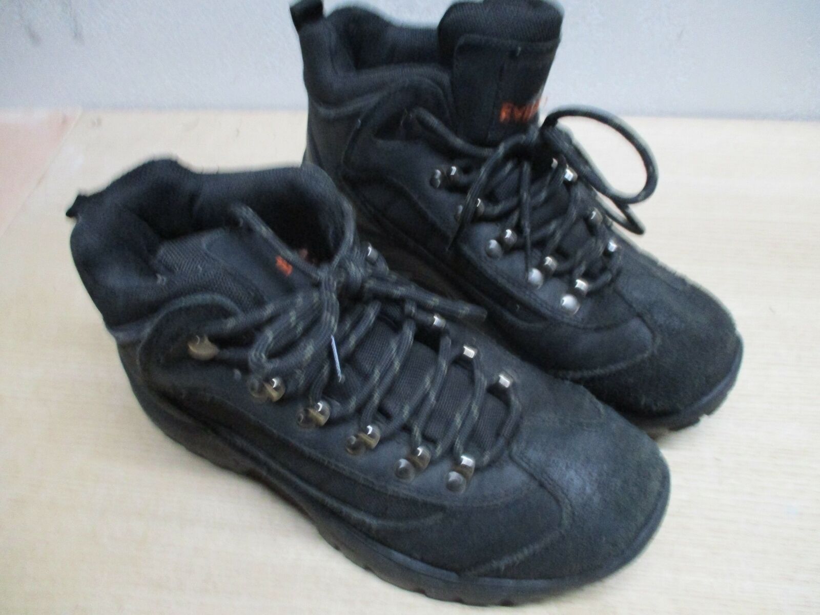 Everest Brand Men's 8.5 Hiking Boots - 0293-01681-1410 - Great Condition