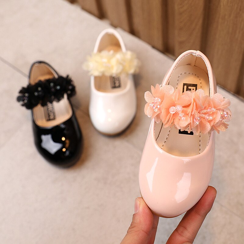 Fashion Children Sweet Lace Pearls Princess Shoes Kids Patent Leather Casual Shoes Girls Wedding Dress Party Beaded Shoes 2-6Y