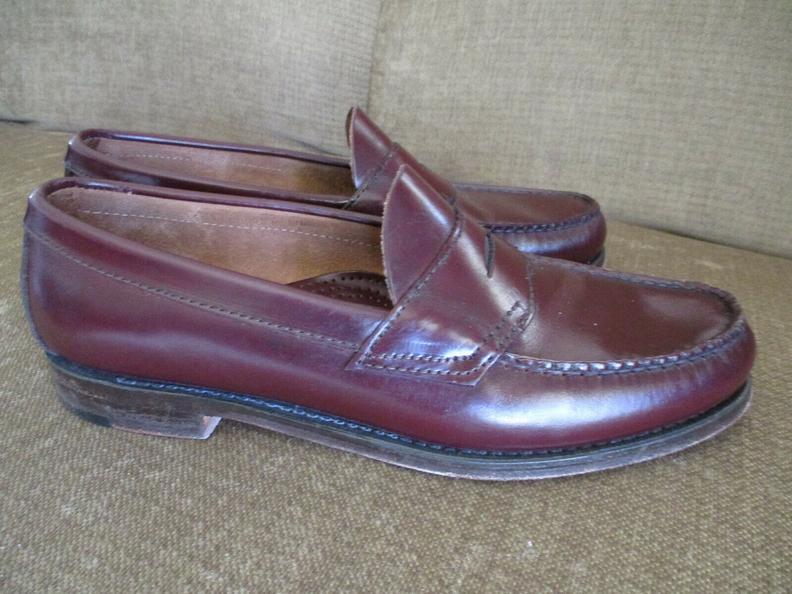 G H Bass & Co WEEJUNS Womens Burgundy Leather Slip On Penny Loafer Shoes Size 9D