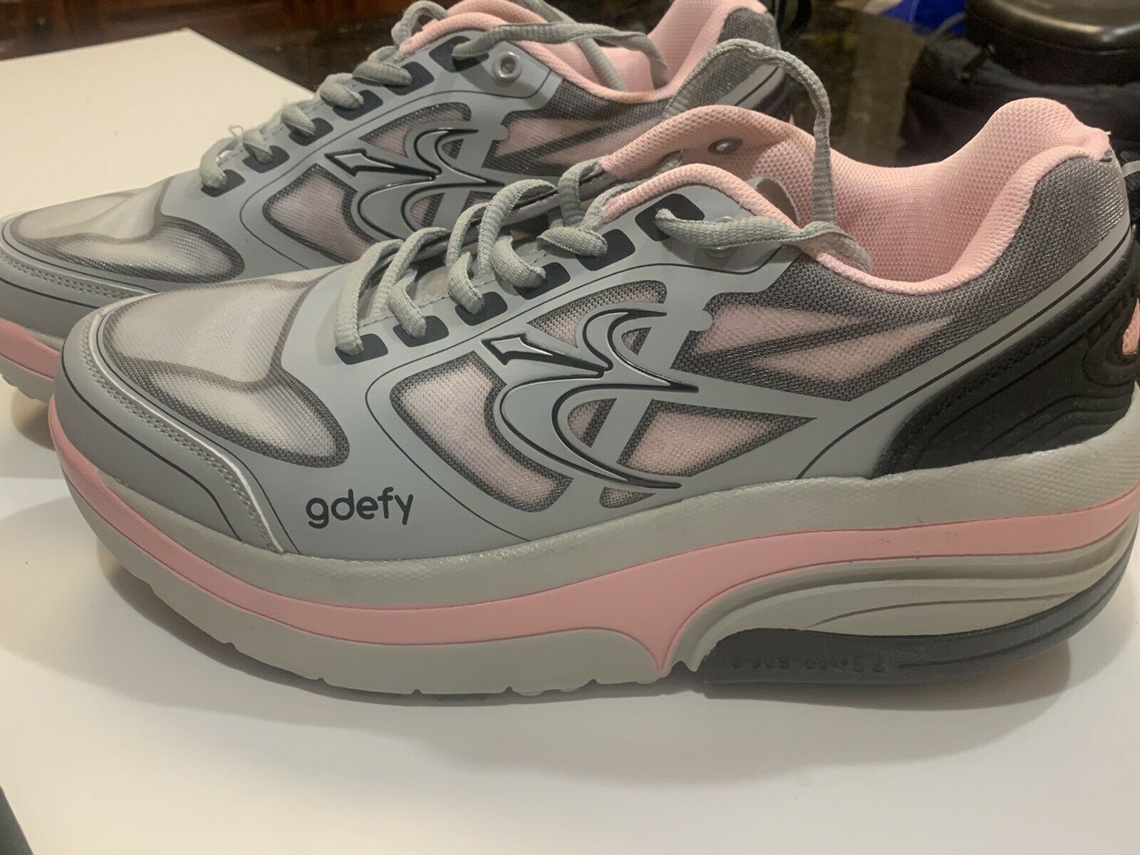 Gdefy Womens Gravity Defyer Comfort Fit Walking Shoes Gray Black Size 10