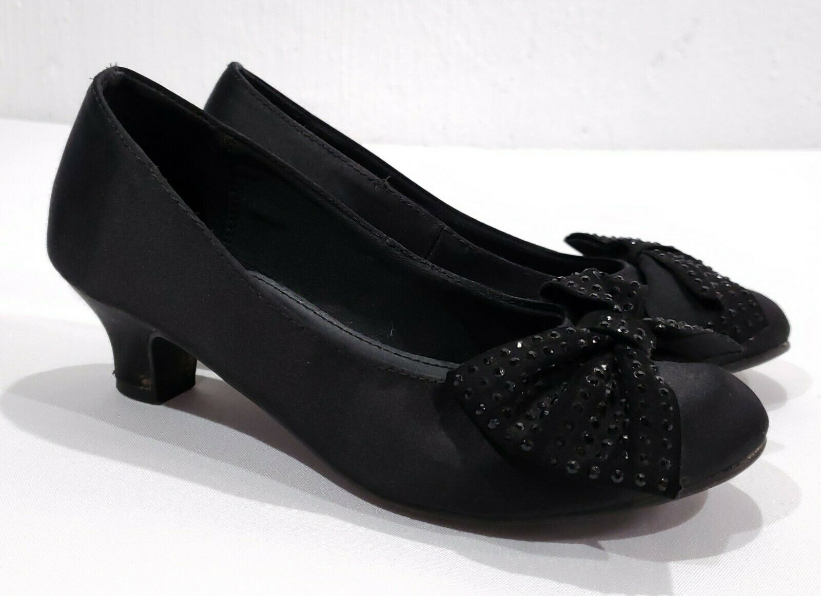 Girls Black Dress Shoes with Bow and Rhinestones Slight Heel Size 2 Candies