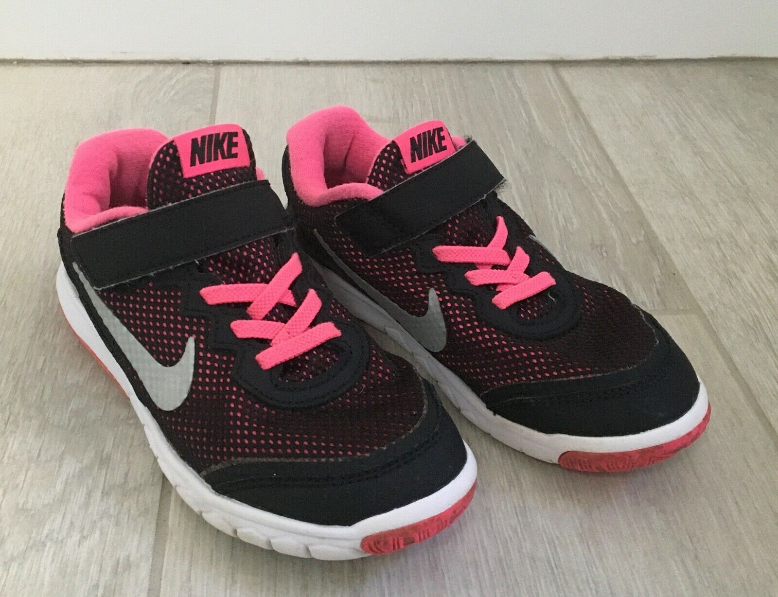 Girls Nike Revolution Running Shoes Size 13 C Black Pink Silver hook loo Closure
