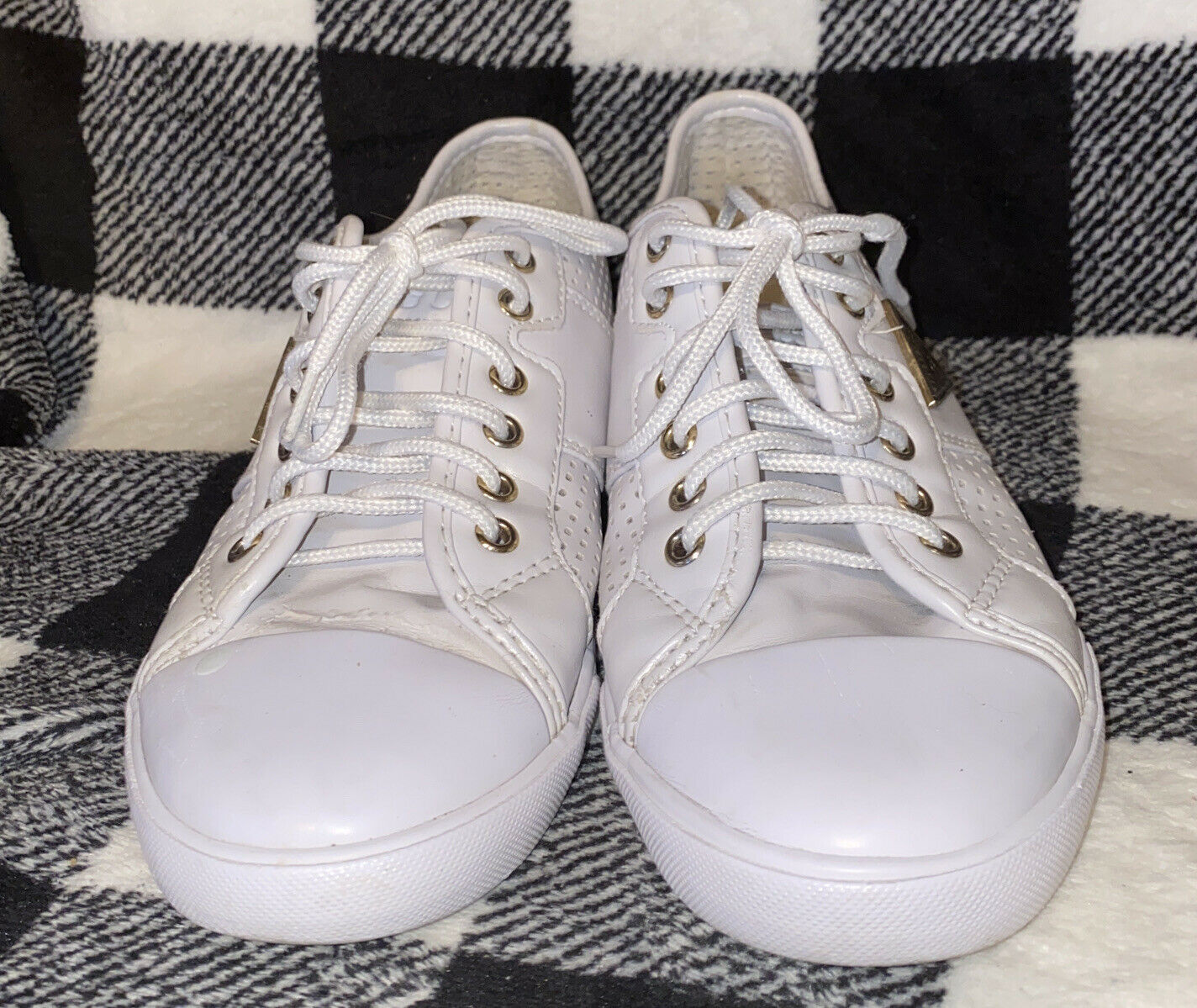 GUESS Women’s Tennis Sneakers Shoes Sz 7 White