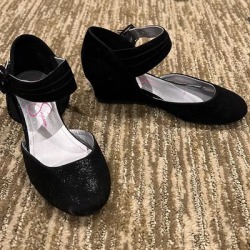 Jessica Simpson Shoes | Black Velvet Iridescent Girls Dress Shoes. | Color: Black | Size: 2.5g