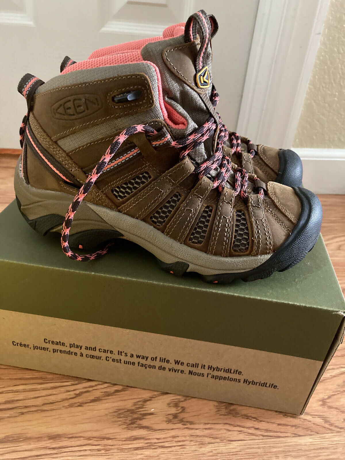 Keen Womens Voyager Mid Hiking Boots sz 5 1/2 Brown NWB