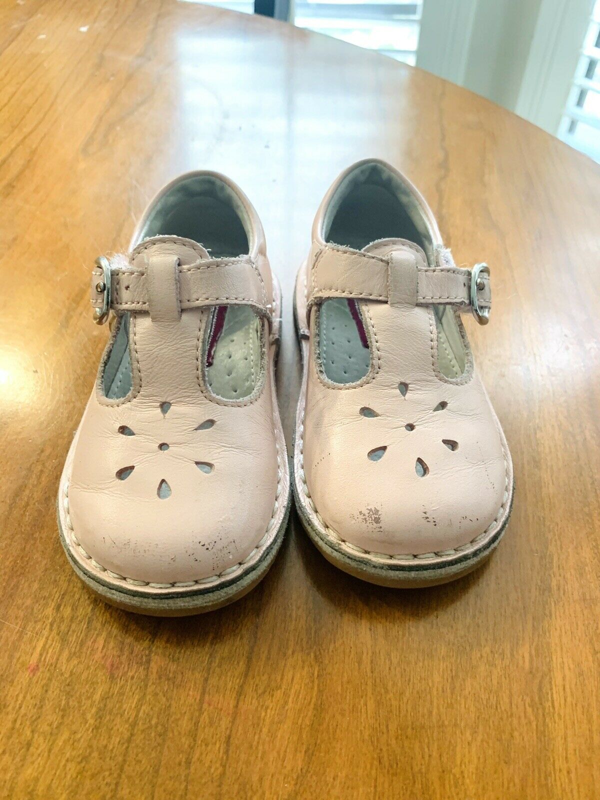 l’amour toddler shoes size 6 Light Pink. Maryjane.
