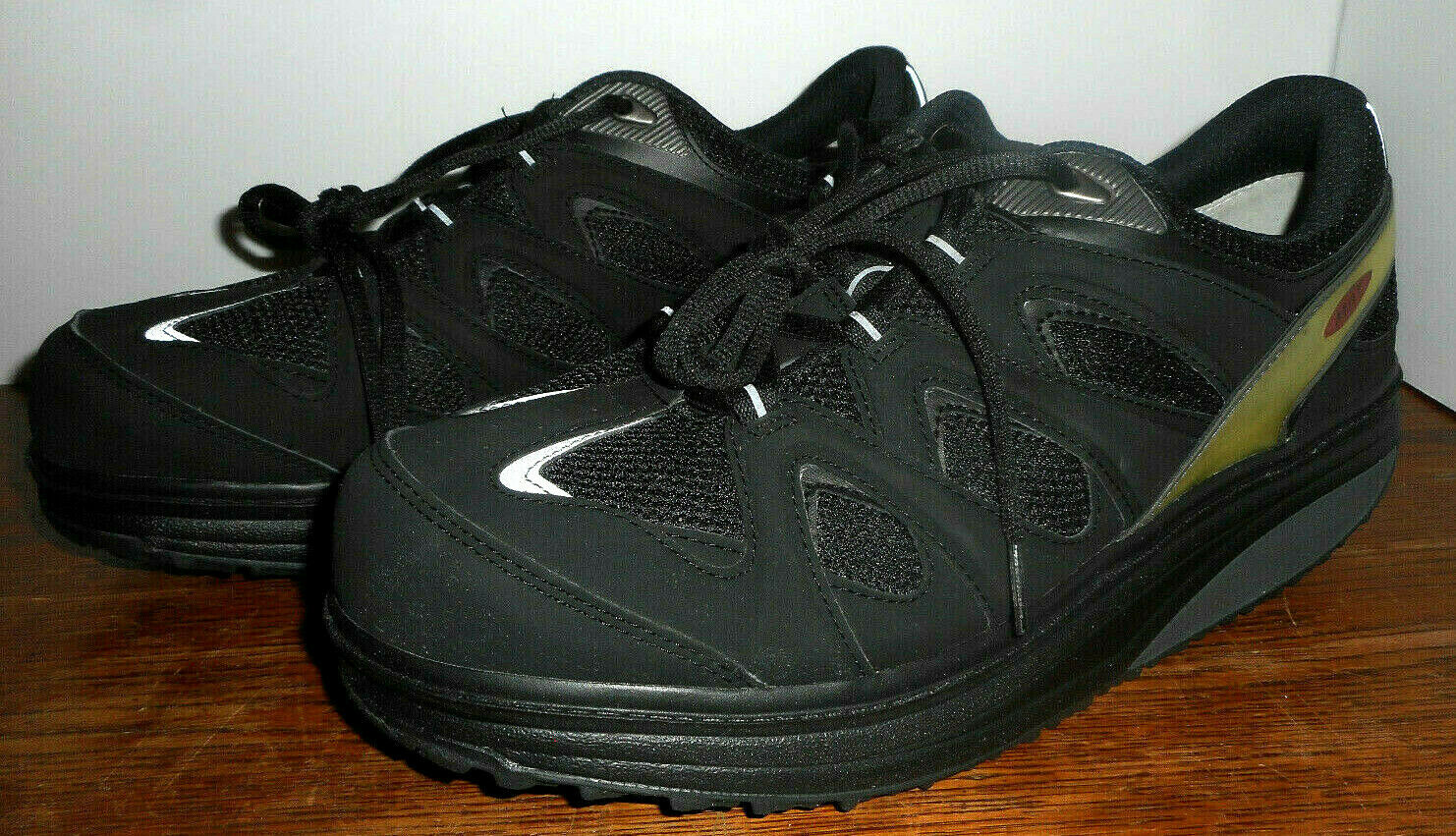 Mbt Mens Shoes Size 12 Walking Shoes Great Condition Swiss Engineered