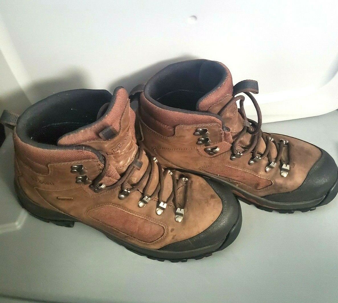 Men's LL Bean Gore-Tex Brown Leather Hiking Boots with Vibram Soles Size 12M