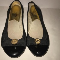 Michael Kors Shoes | Michael Kors Shoes Size 6 12m Black Flats Mk Logo | Color: Black | Size: 6