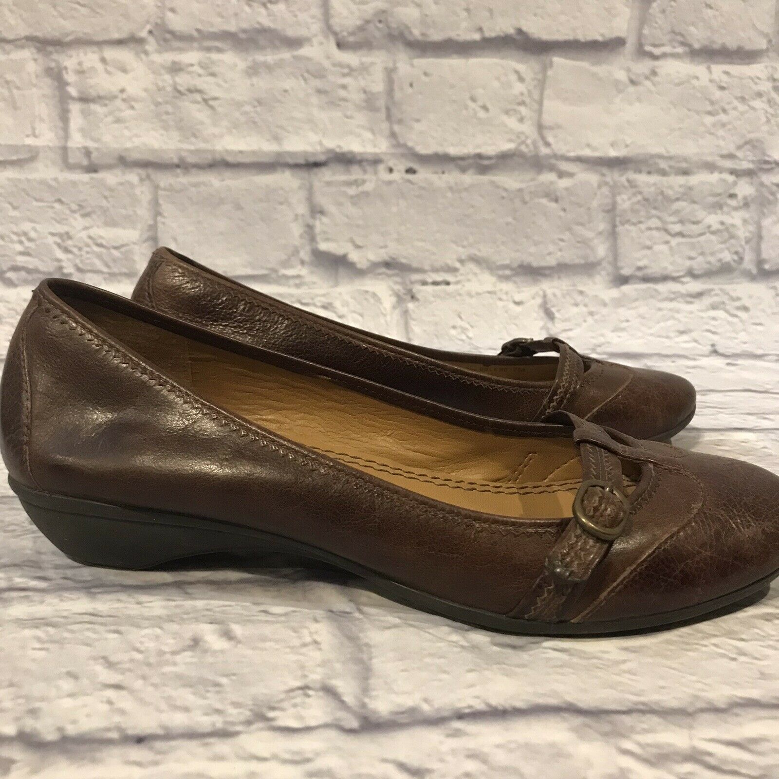 Michelle D Women's Sz 7M Brown 1-Inch Low Heel Shoes Work Business Casual