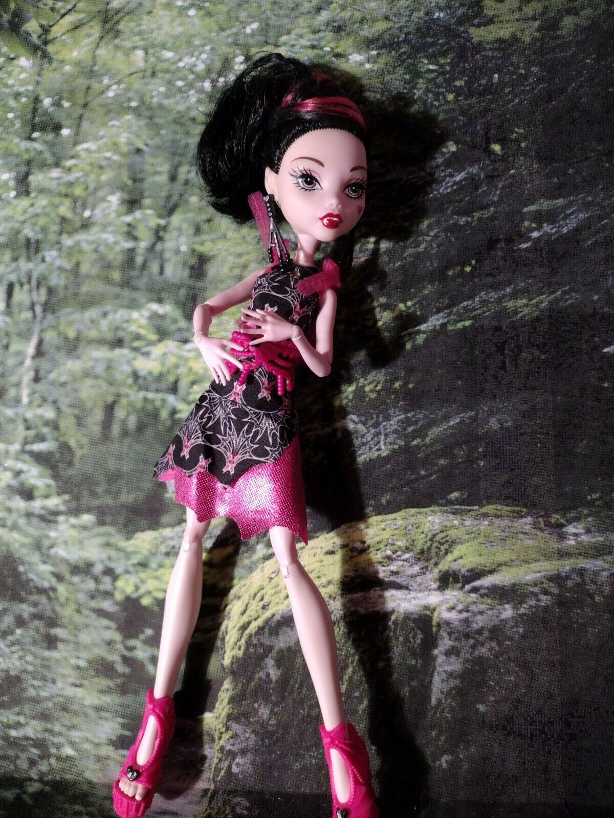 Monster High Draculaura Doll Jewelry, Belt, Shoes and Dress  Excellent Condition