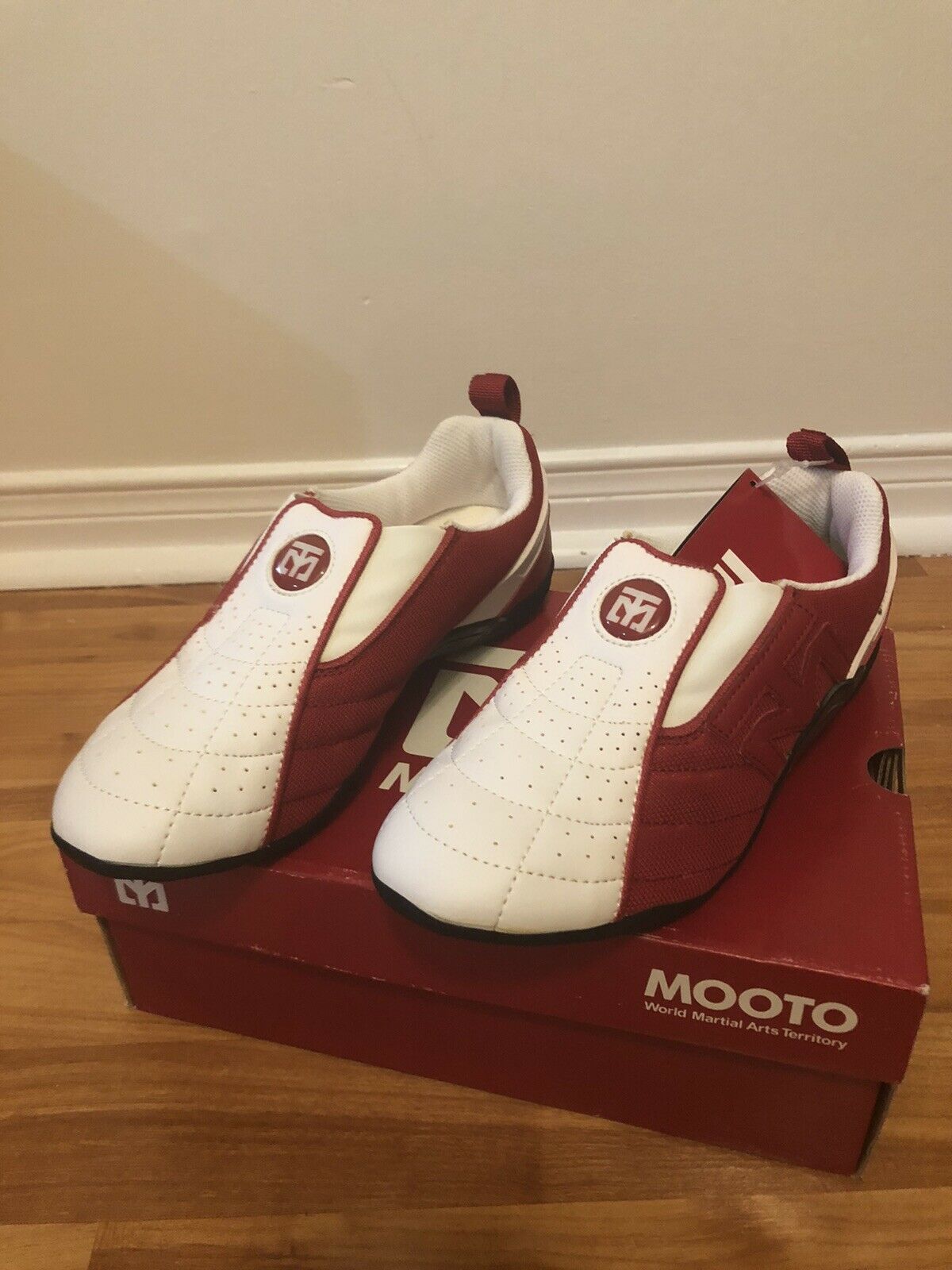 MOOTO Youth Leopard Martial Arts Taekwondo Shoes White/red Size 4.5.