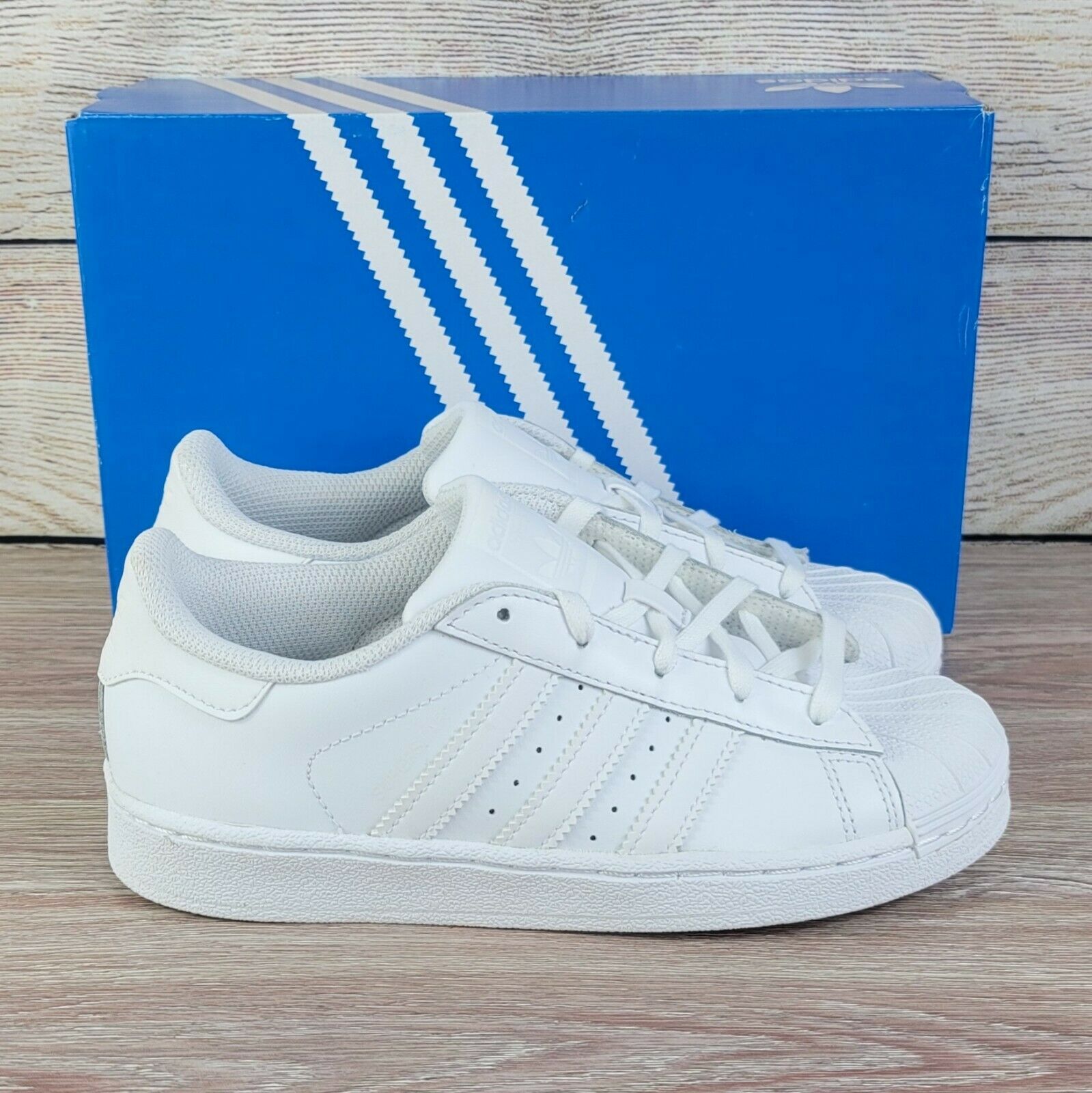 NEW Adidas Originals Superstar Triple White Little Kids Size 2 Athletic Shoes
