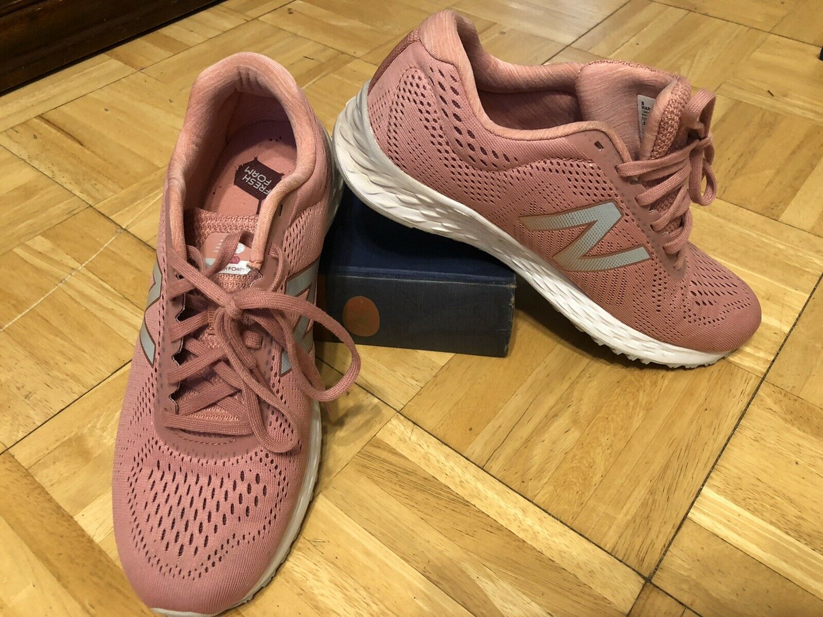 NEW BALANCE PINK WALKING SPORT SHOES VERY COMFY, SALE