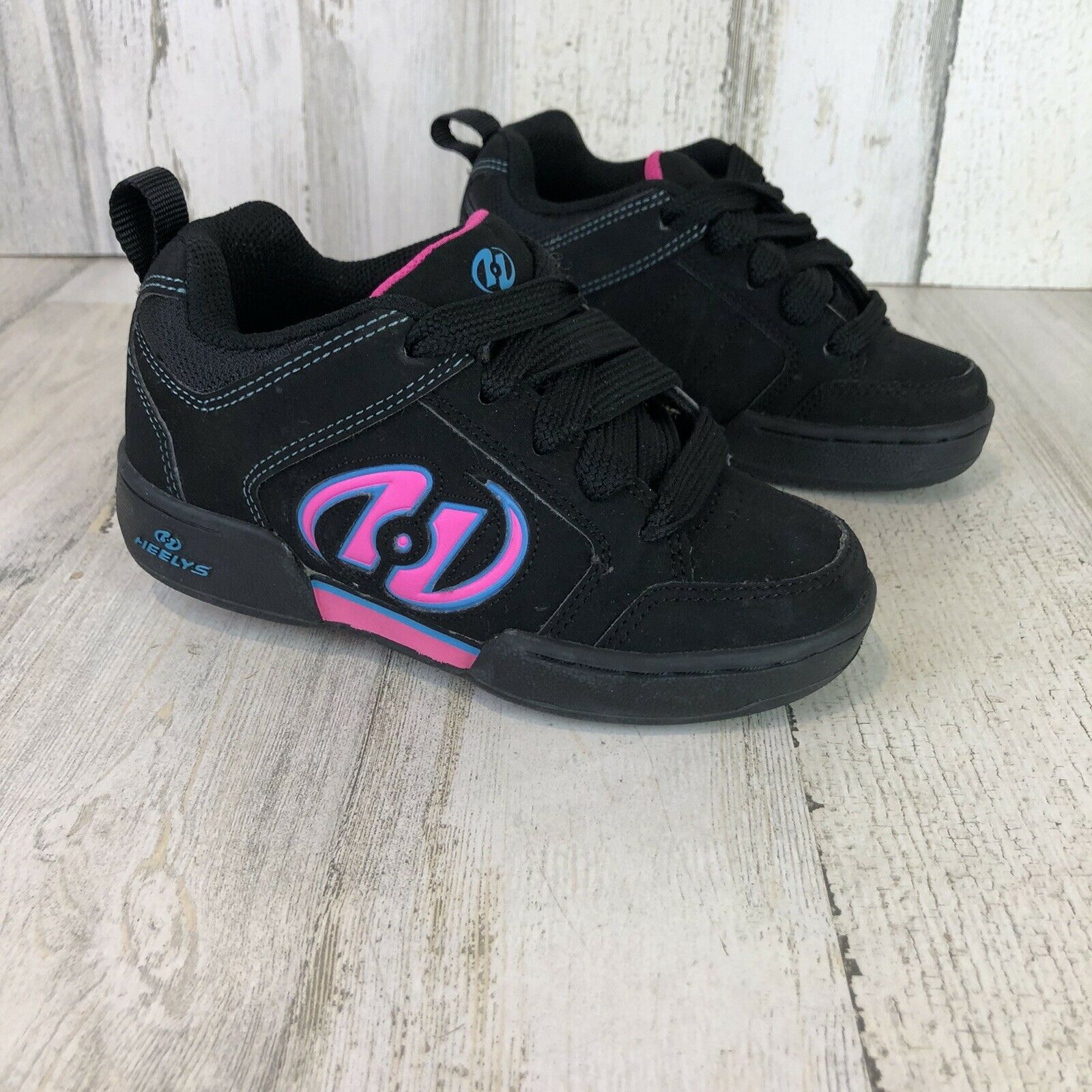 New Heelys Youth Size 12C Skate Shoes With Wheels Black Blue & Pink -7401c