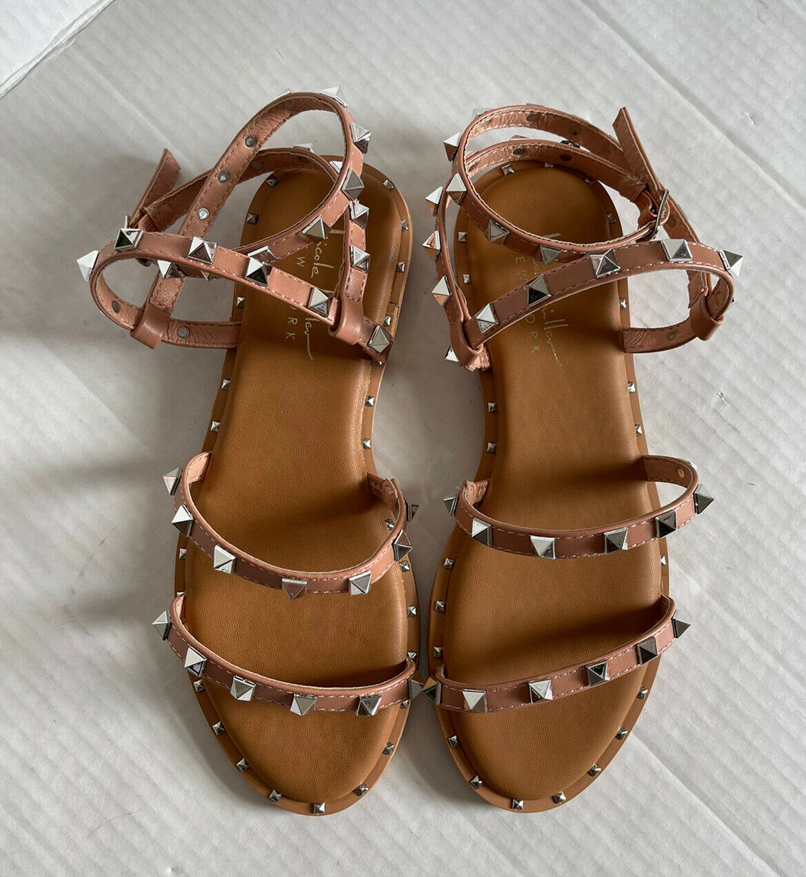 NEW NICOLE MILLER Woman’s Studded Sandals Shoes Beige Pink sz 6.5