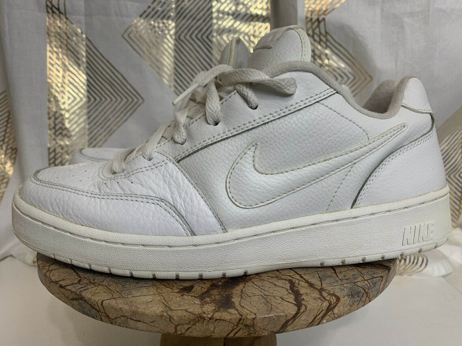 Nike 2002 White Low Top Shoes 302595-111 00 Size 9.5 Old School 20