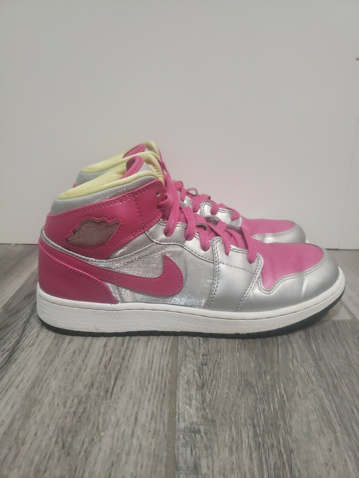 Nike Air Jordan 1 Retro Mid GS Shoes Pink & Silver Youth 555112-037 Size 7Y