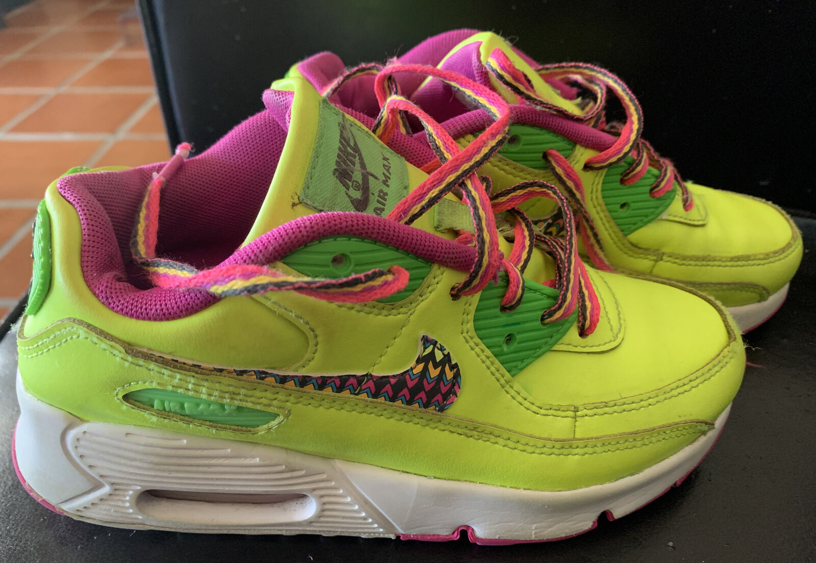 Nike Air Max Neon Green Pink Pink Girls Youth Size 2y Unique Sneakers Shoes
