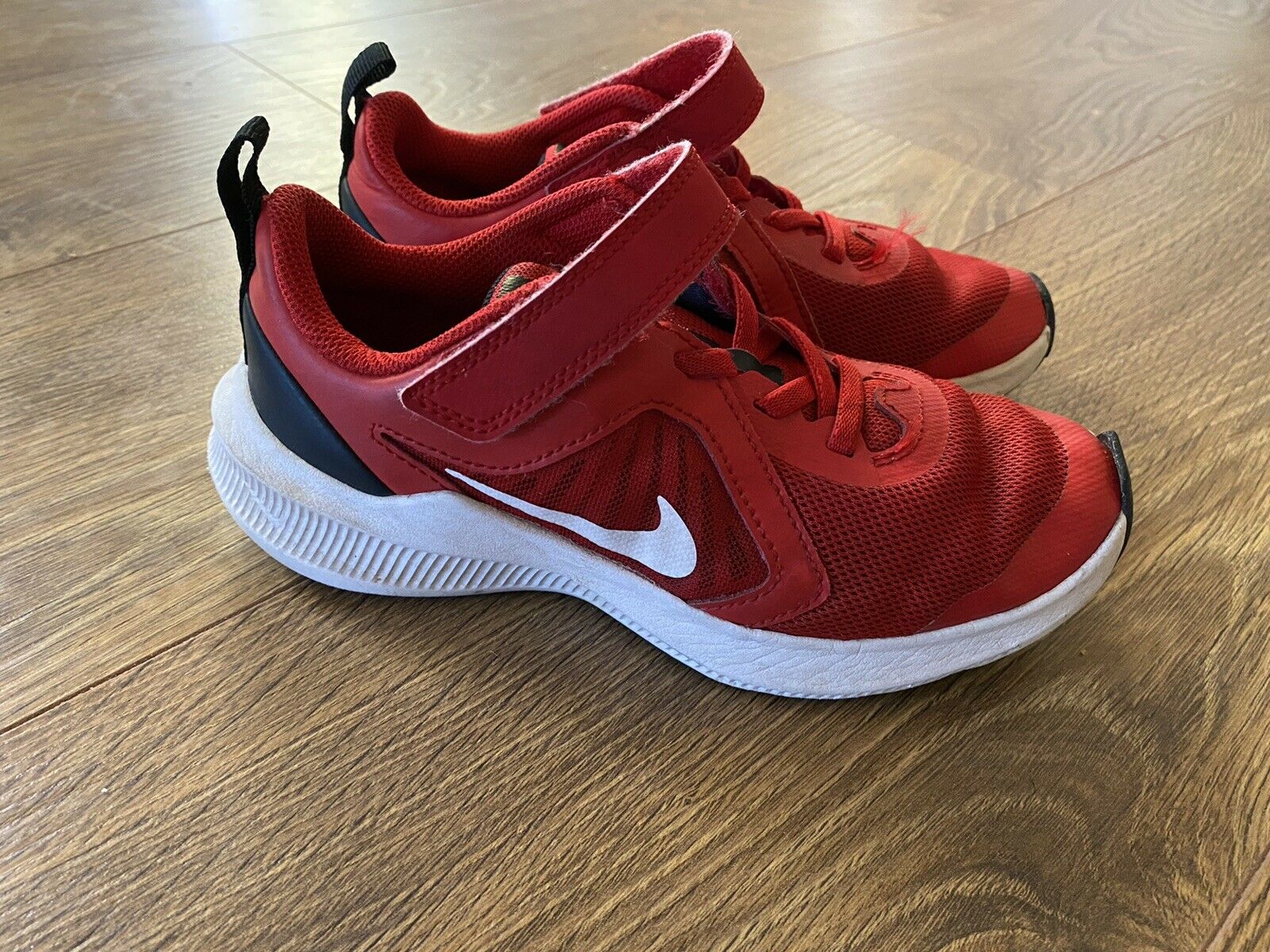 Nike Boys Red Tennis Shoes size 1 youth