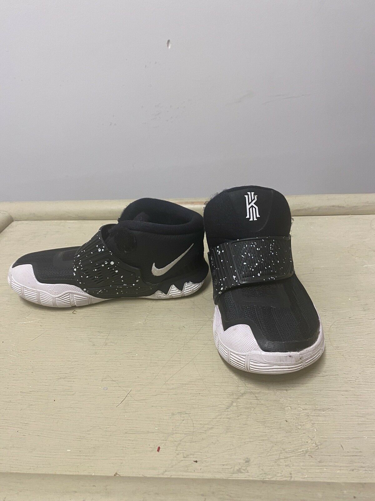 Nike Kyrie Black White Basketball Mid Shoes BQ5601-001 SIZE: 10 C