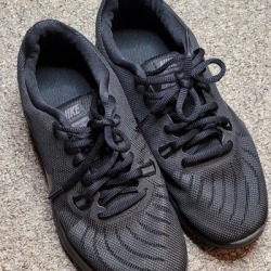 Nike Shoes | Black Nike Shoe | Color: Black | Size: 7.5