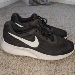 Nike Shoes | Casual Nike Shoes | Color: Black | Size: 10