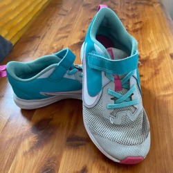 Nike Shoes | Girls Size 2 Nike Sneakers | Color: Gray/Pink | Size: 2g