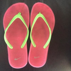 Nike Shoes | Girls Size 5 Nike Green And Pink Flip Flops | Color: Green/Pink | Size: 5bb
