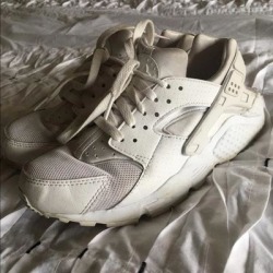 Nike Shoes | Huarache | Color: White | Size: 6