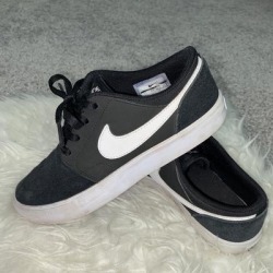 Nike Shoes | Junior Nike Sb Sneakers | Color: Black/White | Size: 5
